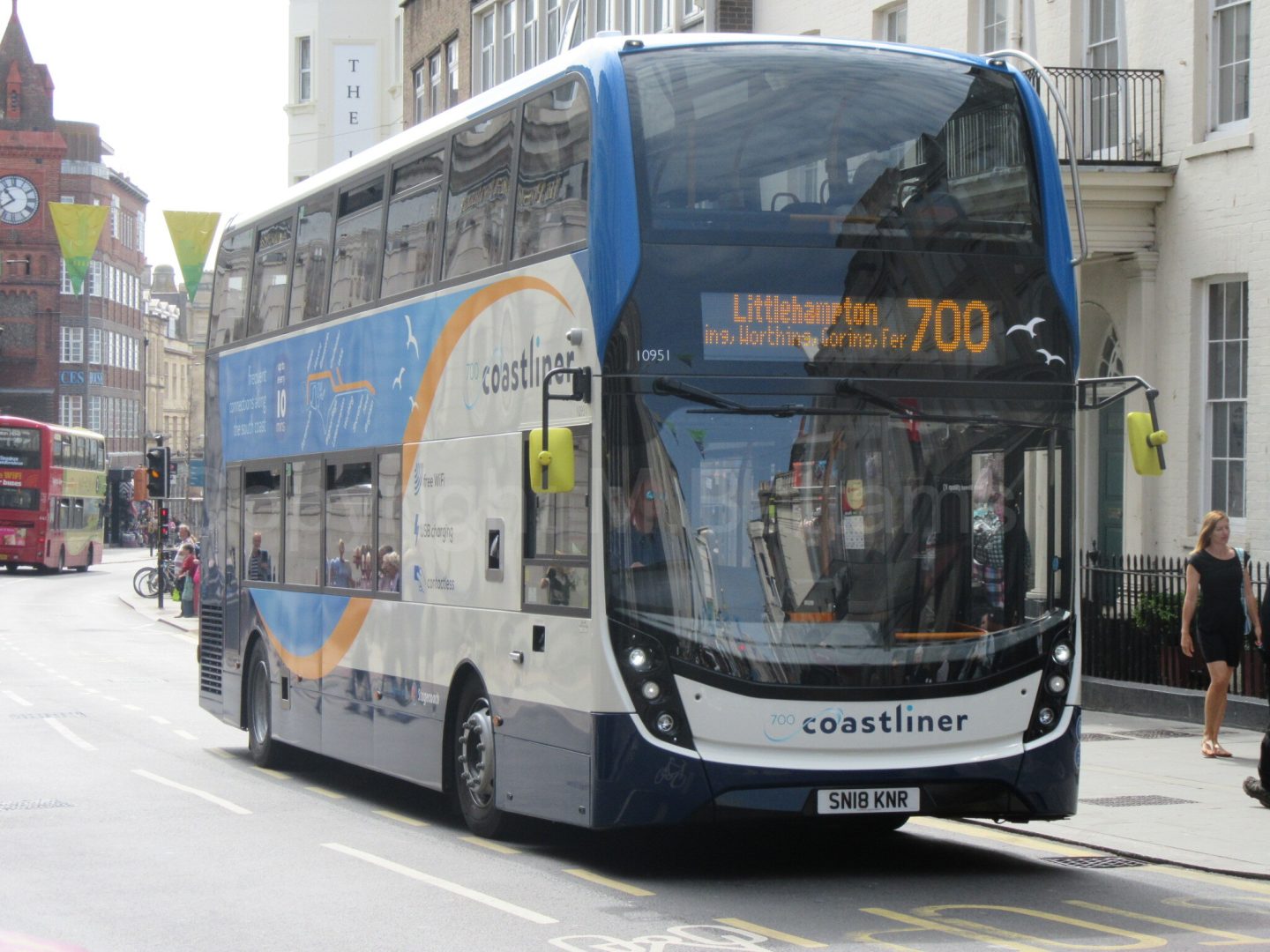 Bus photo 1