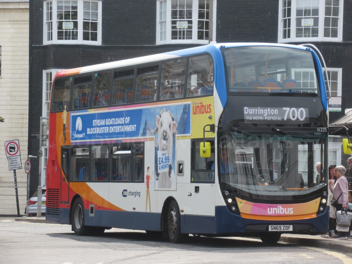 Bus photo 1