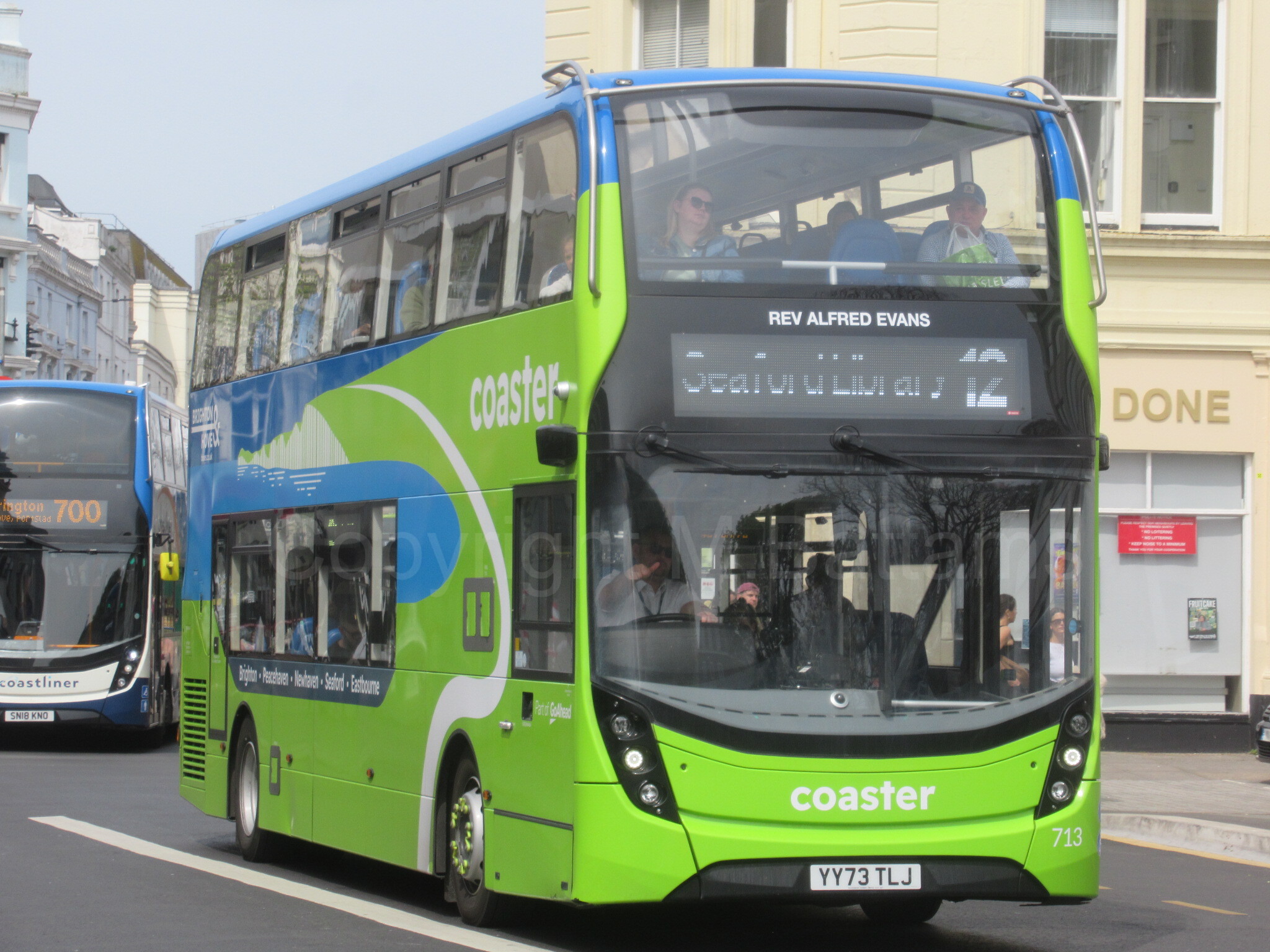 Bus photo 1